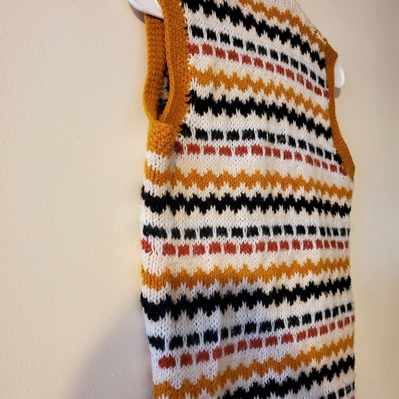 Womens 70's Earthtoned hand knitted vest - Picture 13 of 16